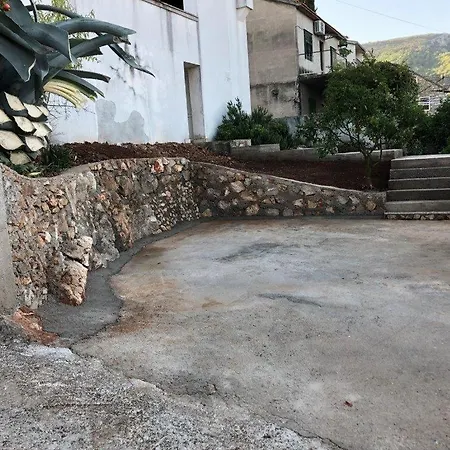 Lola Jelsa (Hvar)