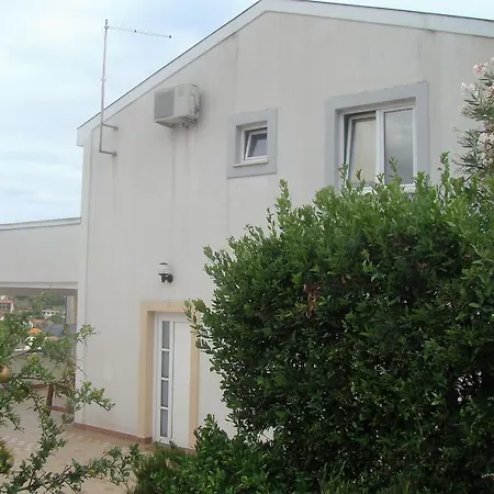 Lola Apartment