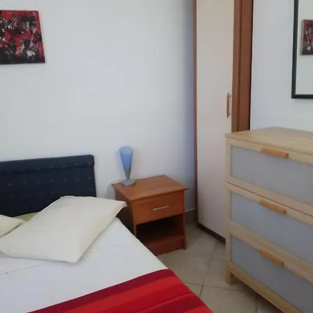Lola Daire Jelsa (Hvar)
